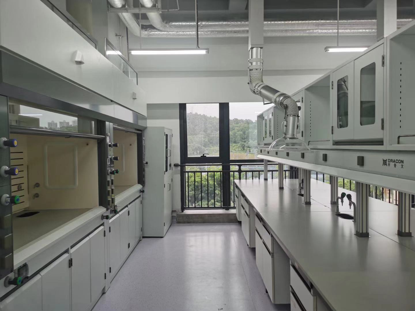 實(shí)驗(yàn)室通風(fēng)系統(tǒng)設(shè)計(jì)方案(圖1) 實(shí)驗(yàn)室通風(fēng)系統(tǒng)設(shè)計(jì)方案(圖1)